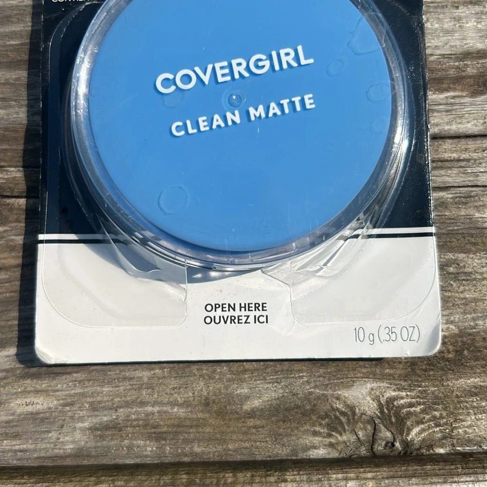 COVERGIRL Clean Matte Pressed Powder - Medium Light #535 - NEW